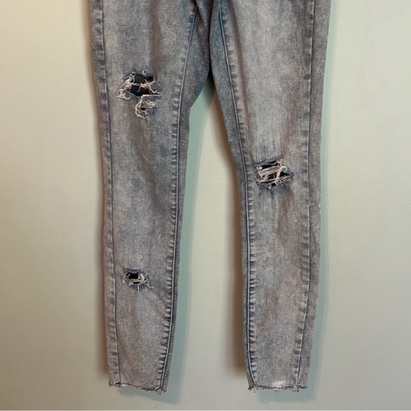 Universal Thread Jeans - Picture 3 of 4